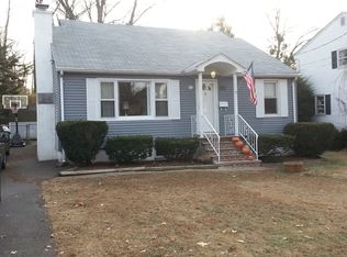 144 W Prospect St, Waldwick, NJ 07463