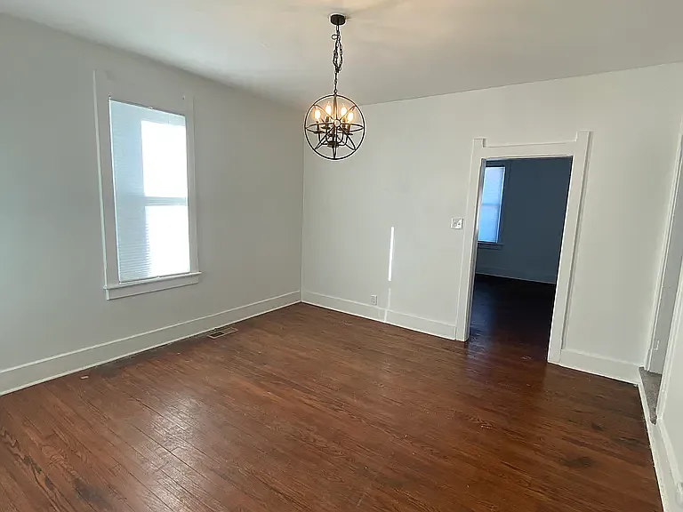 424 E Logan St — Photo 3