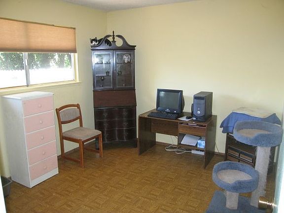 5th image of 3204 Q St