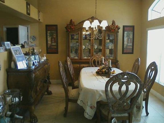 3rd image of 28 Wood Clift Ln