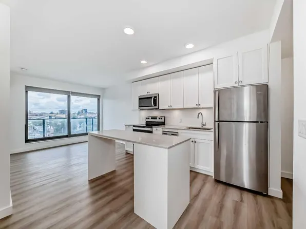 123 4th St NE #502, Calgary, AB T2E 3R8