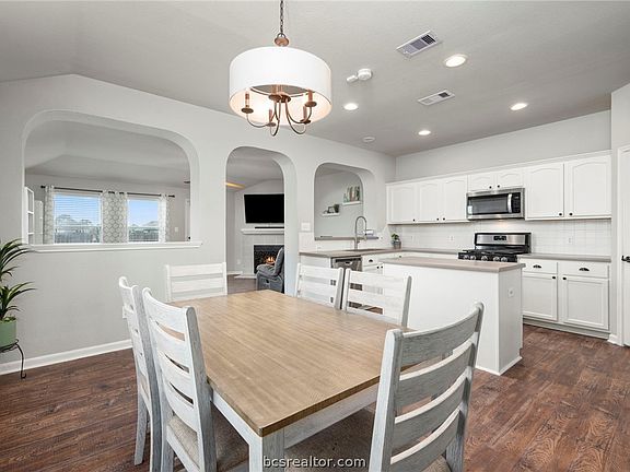 4th image of 15230 Meredith Ln