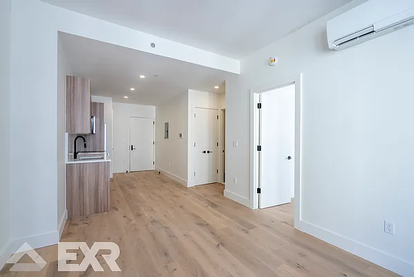 Rented by EXR | media 7