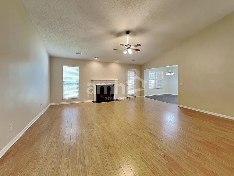 555 Whistling Swan Dr — Photo 5