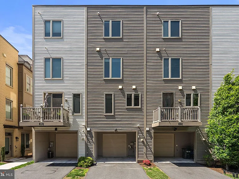 820 Thompson Cres #26 — Photo 38