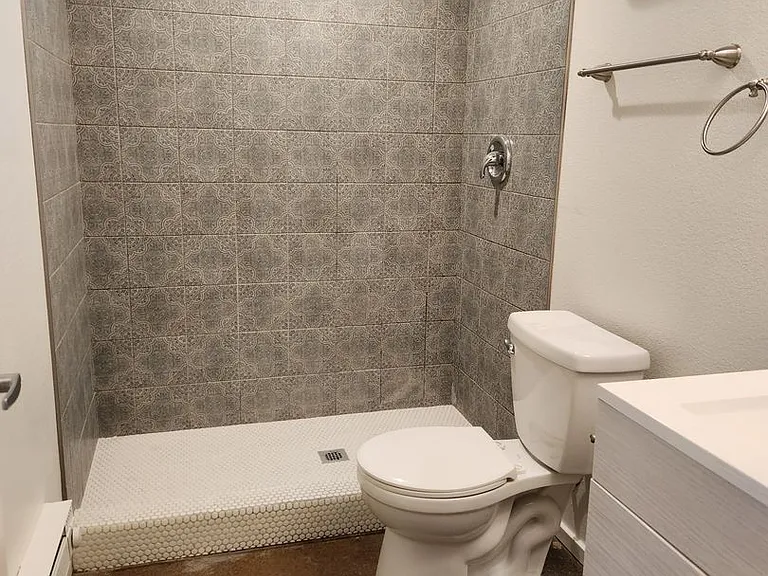 529 Stewart St — Photo 14