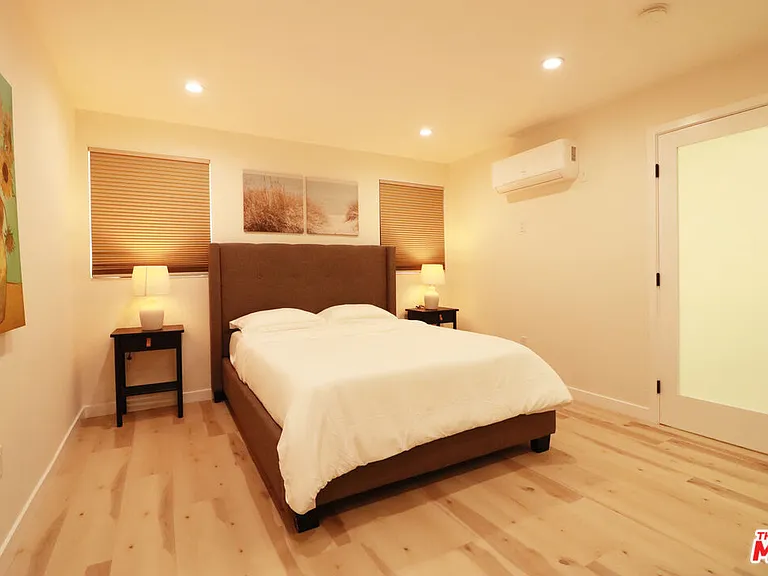 9024 Phyllis Ave #D — Photo 12