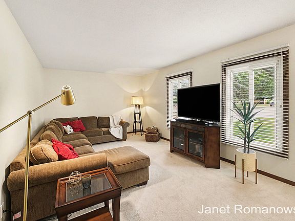 4th image of 1789 Pleasantwood Dr