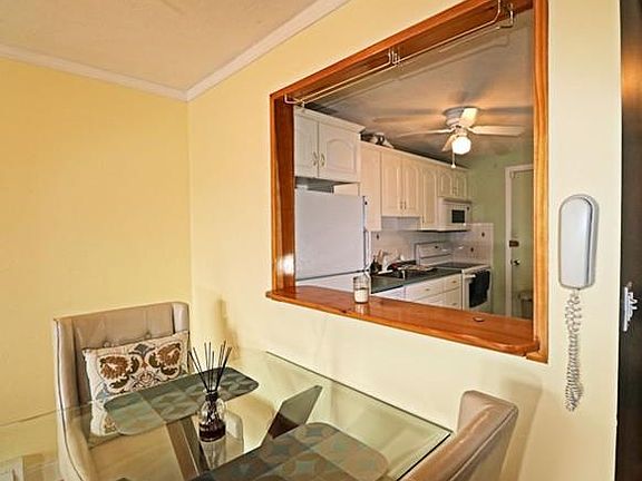 4th image of 400 Governors Dr APT 35
