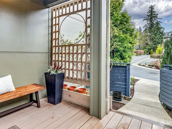 655 Wintersweet Road NE, Bainbridge Island, WA 98110