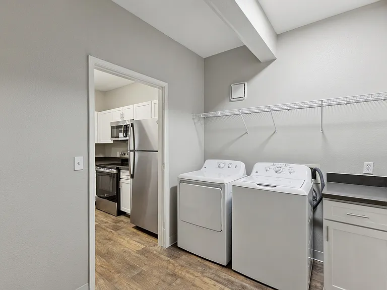 Cross Pointe Apartment Homes — Photo 11