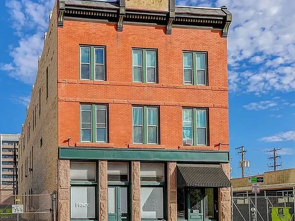 2031 Curtis St