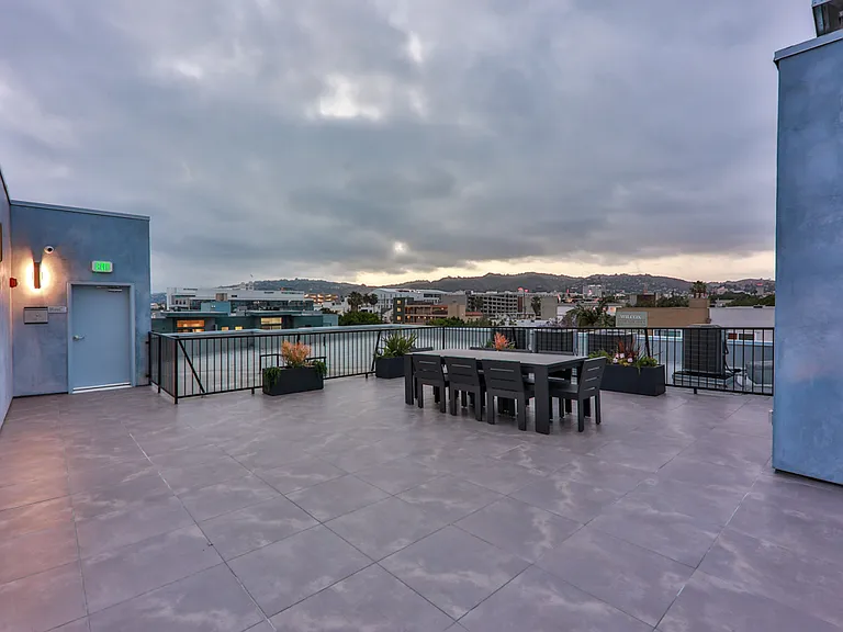 900 N Wilcox Ave #105 — Photo 66