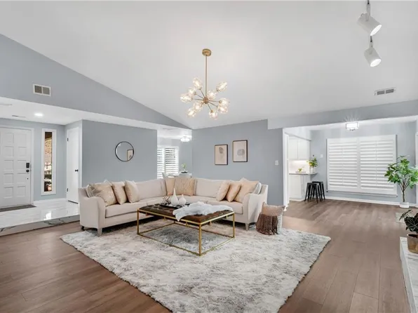 860 Waterbrook Ct, Roswell, GA 30076