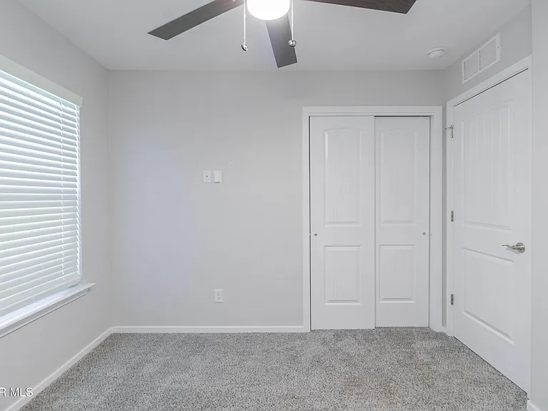13909 Summer View Ave — Photo 30