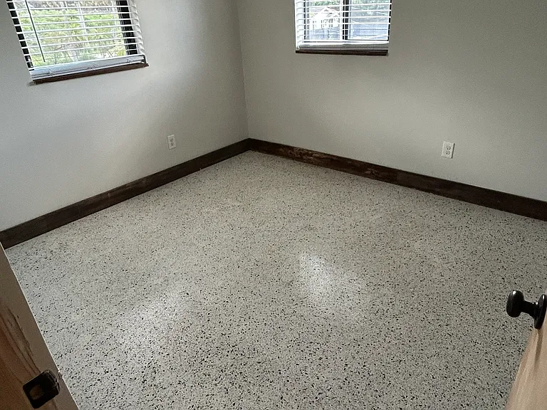 910 SW 4th Ave #3 — Photo 8