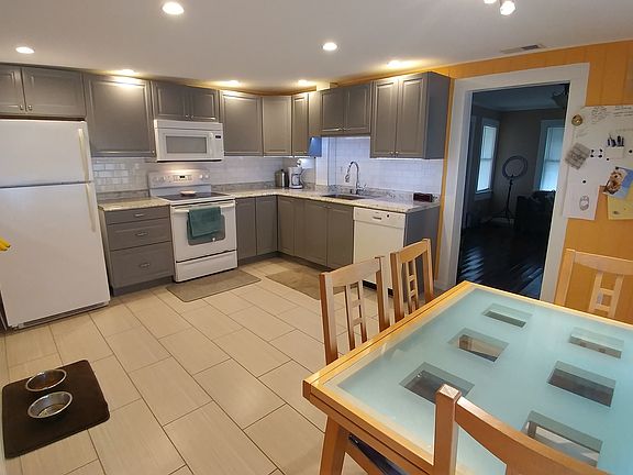 5th image of 401 Vine Ave