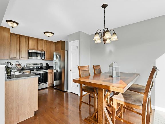 2nd image of 812 Country Field Dr