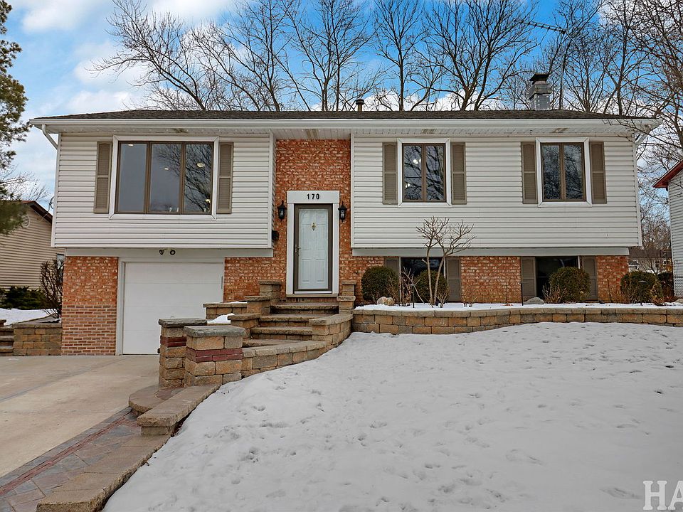 1st image of 170 Burr Oak Dr