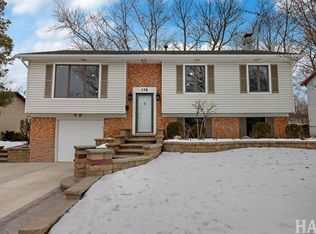 170 Burr Oak Dr, Lake Zurich, IL 60047