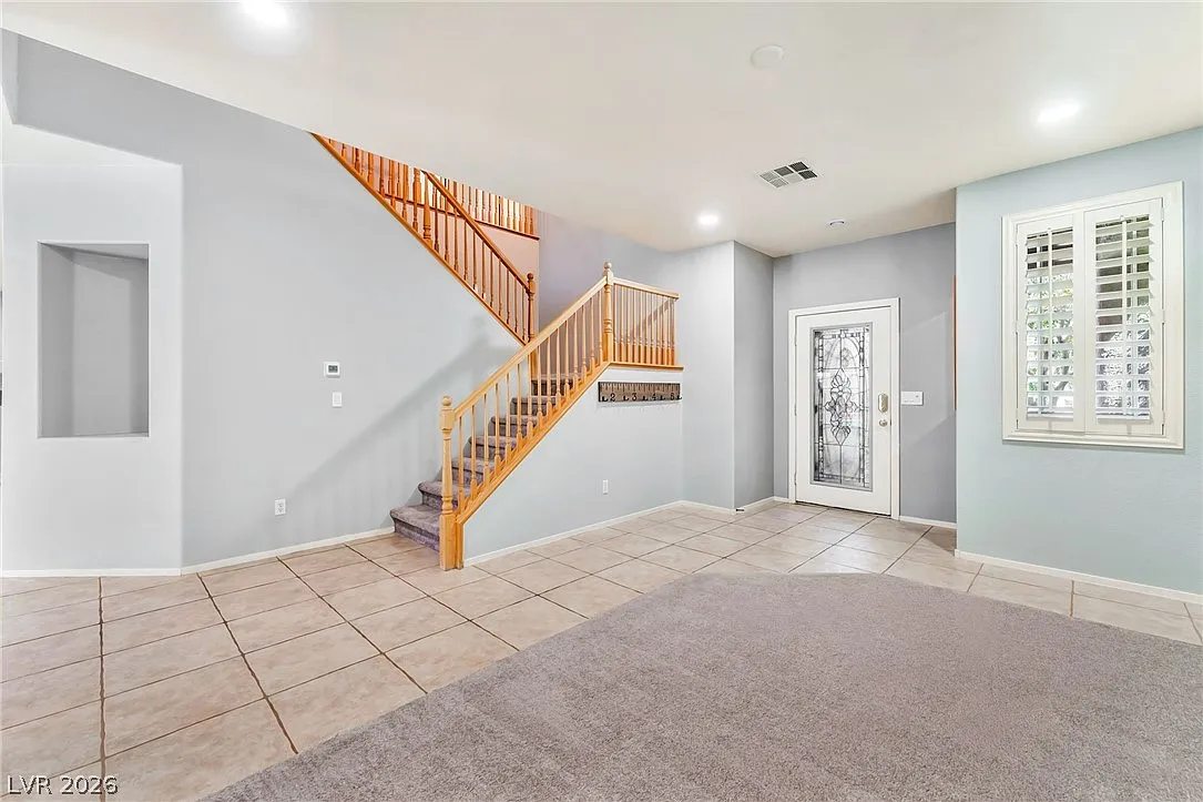 5 bed, 2.5 bath, 2756 sqft, $3,000 — Photo 4