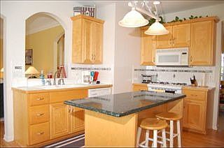 3rd image of 775 E Thornwood Dr