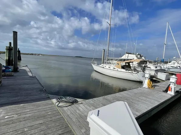 67 10th St W #A12, Folly Beach, SC 29439