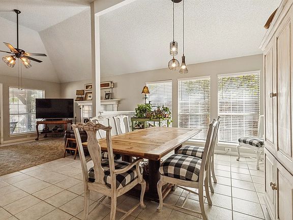 2nd image of 2516 Bauer Dr