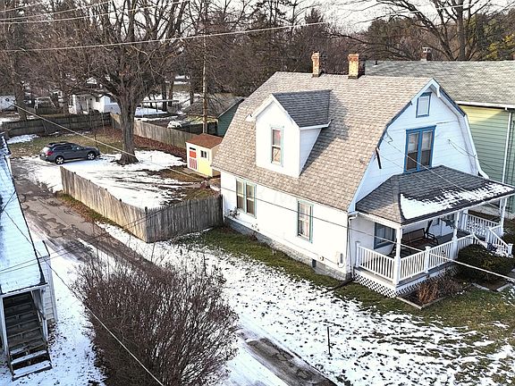 2nd image of 129 N Burnett Rd