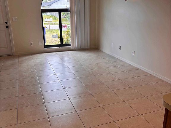 5th image of 5045 SE Primrose Way