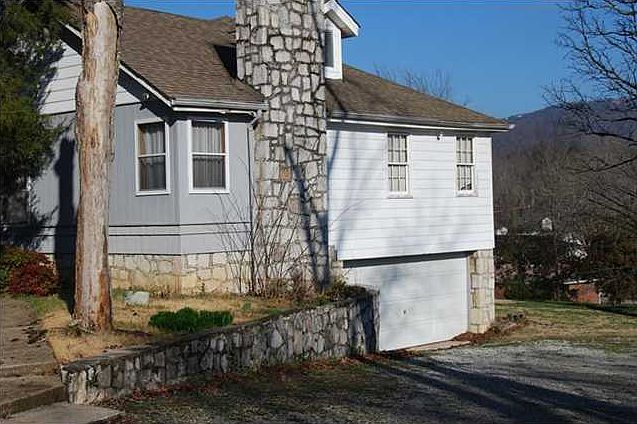 1st image of 3325 Parker Ln