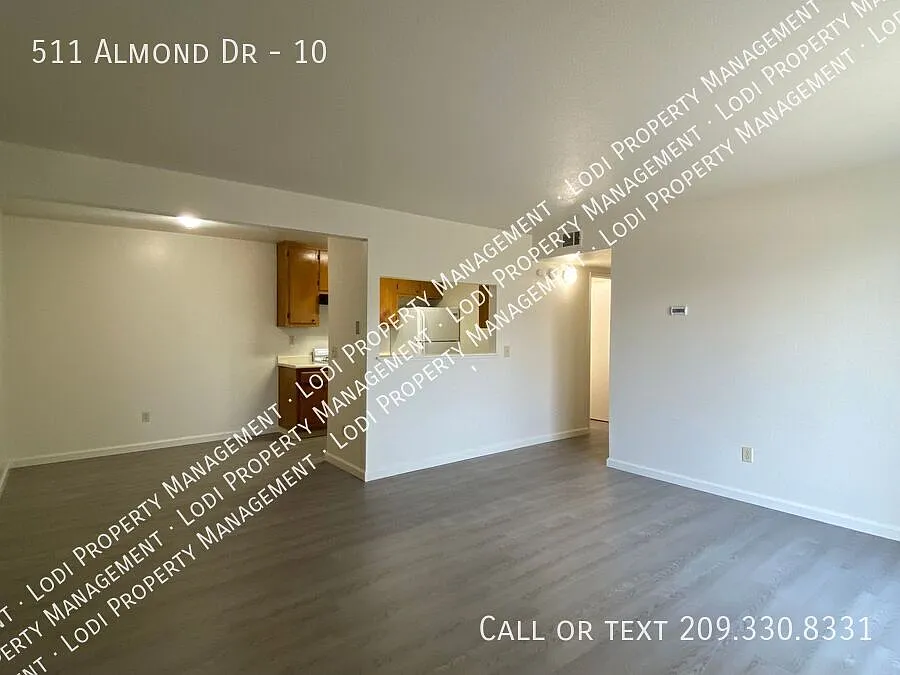 Downstairs 2 Bedroom Apartment — Photo 3