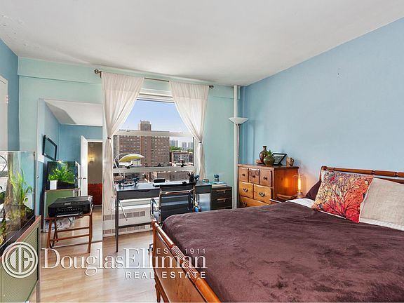 2nd image of 100 La Salle St APT 14G