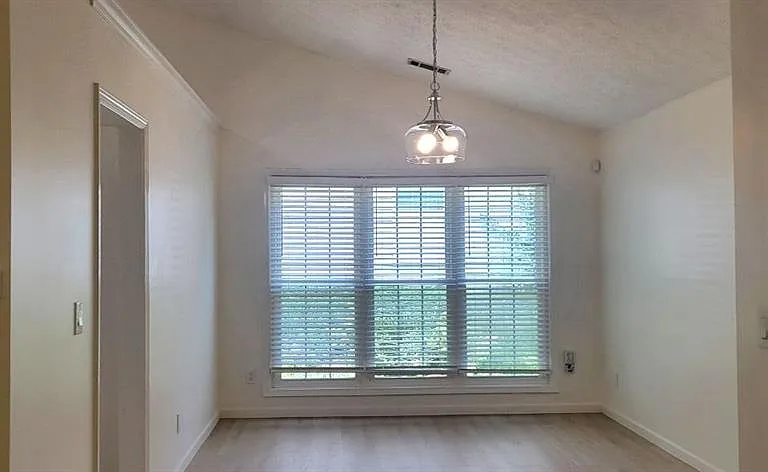 2280 Chelmsford Ct — Photo 12