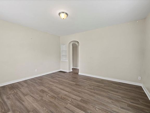 4th image of 2349-2351 N Lasalle St #5EFE4880