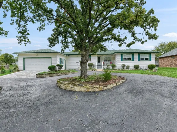 1011 Kiowa Dr E, Lake Kiowa, TX 76240