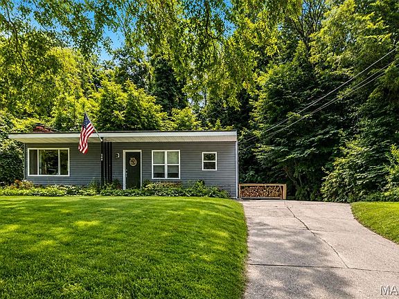 2nd image of 304 Walnut Dr