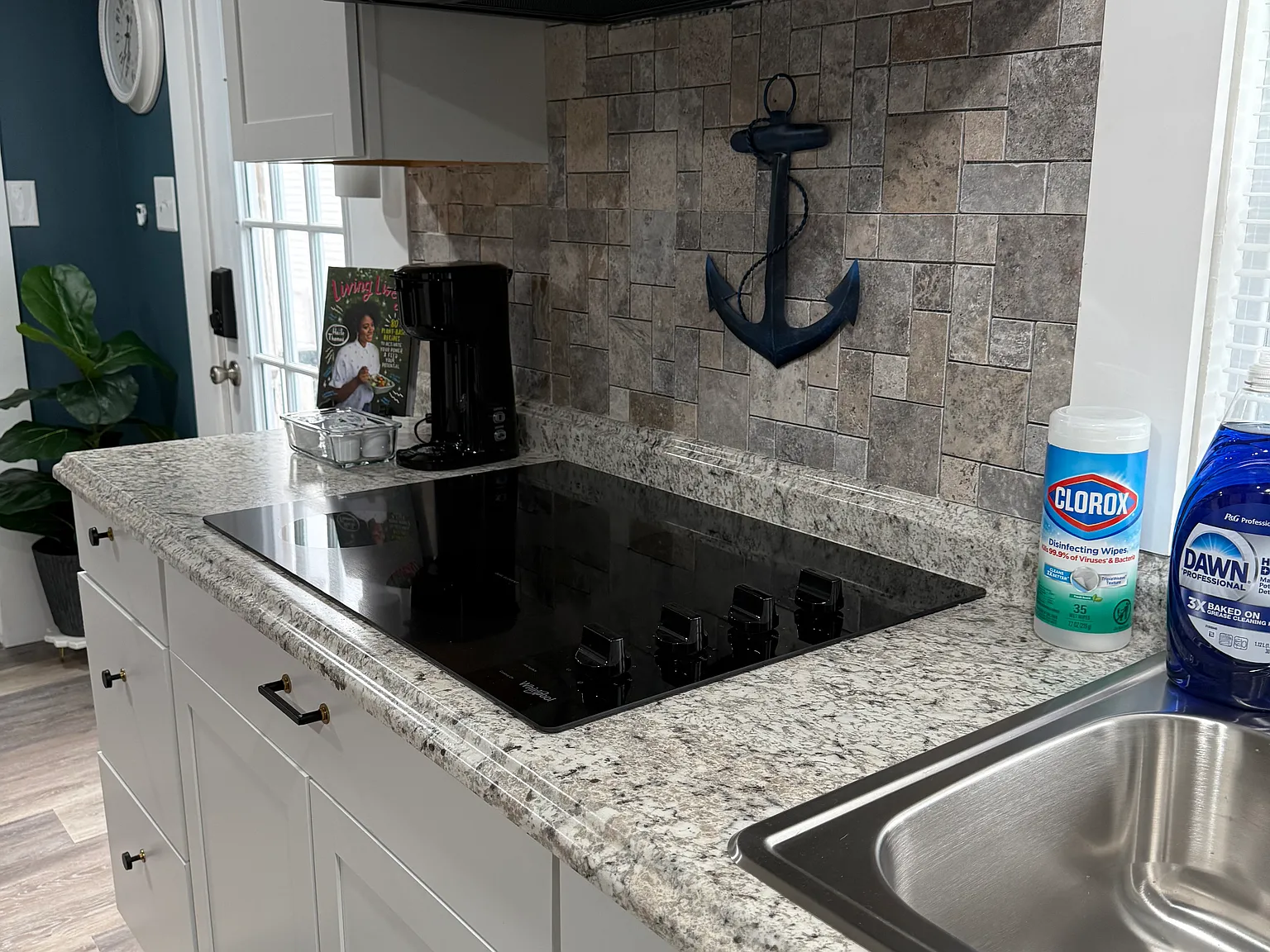 2 bed, 600 sqft, $2,100 — Photo 3