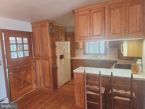 3rd image of 1006 Kent Ave