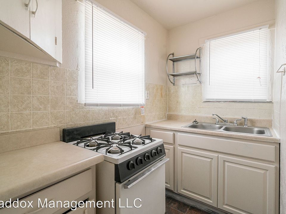 1st image of 712 1/2 Madison St NE