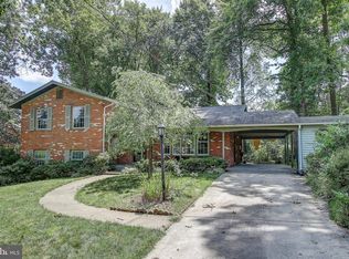 8304 Raymond Ln, Potomac, MD 20854