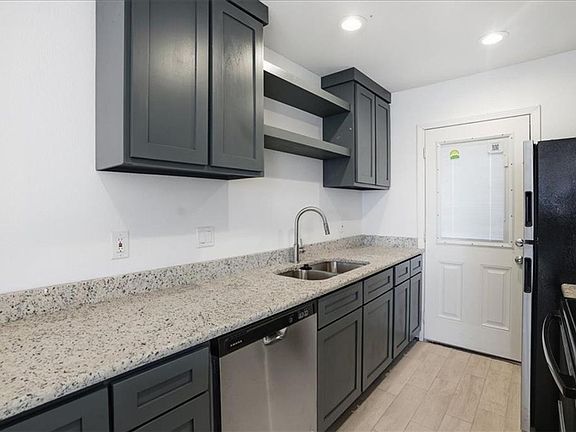 3rd image of 905 Louisiana Ave #4