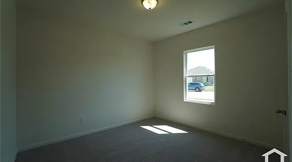 794 Yorkshire Dr — Photo 2