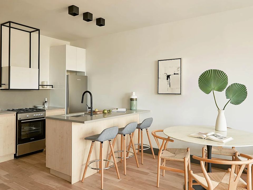 1st image of 428 Arlington Ave #4