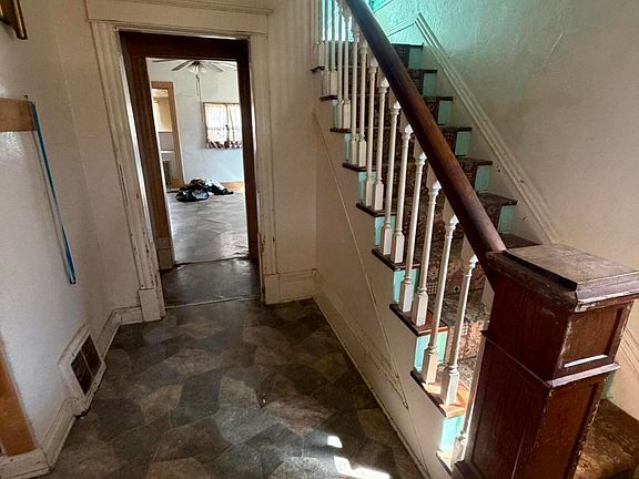 5th image of 305 Washington St