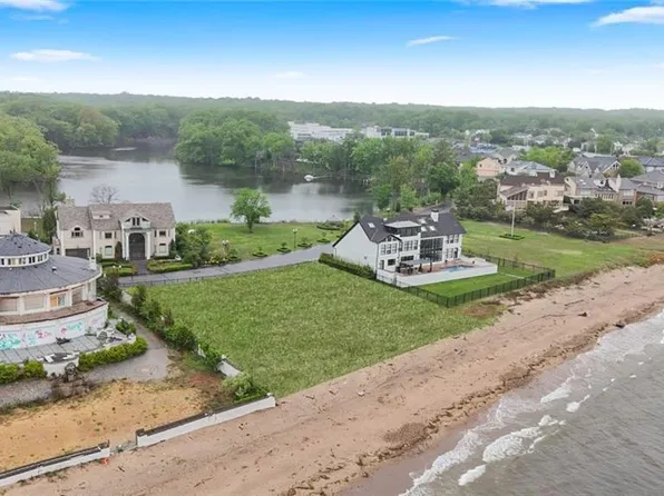 140 Nicolosi Drive, Staten Island, NY 10312