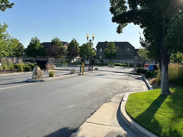 607 E Wyngate Pointe Ln — Photo 30
