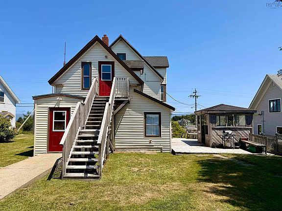 3rd image of 19 Crest St