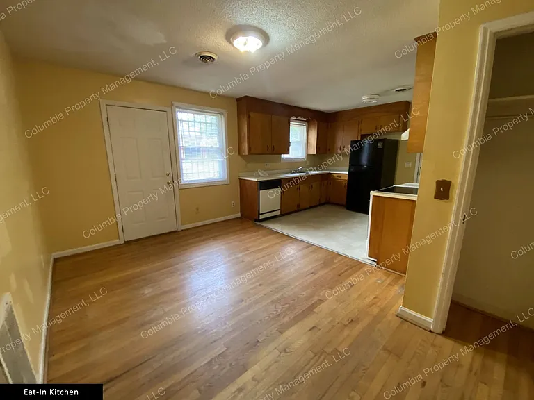 215 Kingnut Dr — Photo 4