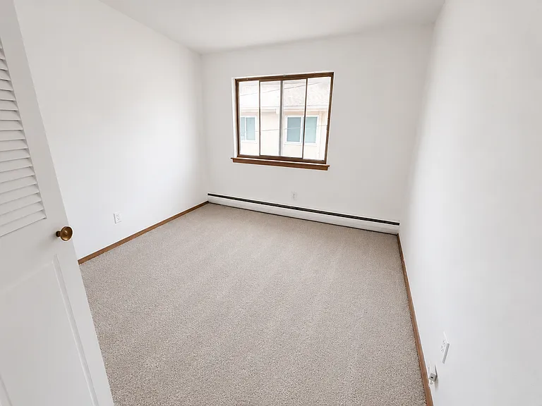 1216 Memorial Dr — Photo 6